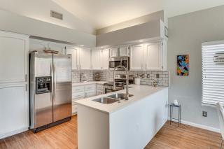 Comfortable and Contemporary Home in Tucson - Tucson - 2