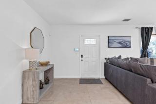 Centrally located Family-business Home - 2