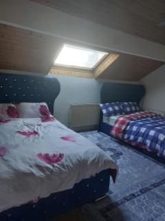 Welsh Mountain Retreat with studio flat - 1