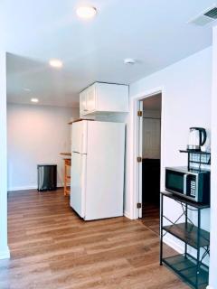 Private Basement APT Near DC Pet Friendly WiFi King Bed Kitchen and More - Arlington - 5