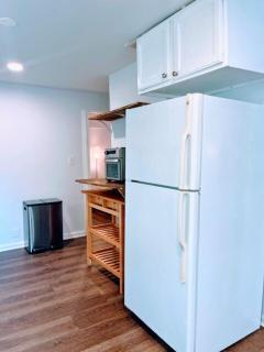 Private Basement APT Near DC Pet Friendly WiFi King Bed Kitchen and More - Arlington - 2
