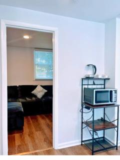 Private Basement APT Near DC Pet Friendly WiFi King Bed Kitchen and More - Arlington - 1