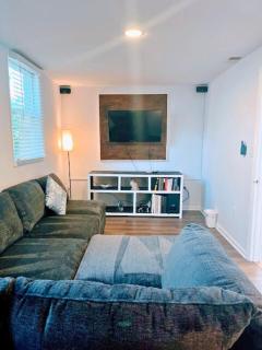 Private Basement APT Near DC Pet Friendly WiFi King Bed Kitchen and More - Arlington - 6