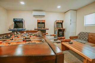 Arcade! Ac! Foosball! 2 Kings 1 Queen - Albuquerque - 9