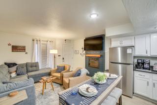 Walk to Branson Landing Condo with Resort Amenities - Branson - 8