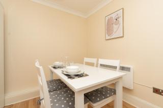 Centrally Located Cozy Apartment in Southampton - Southampton - 2