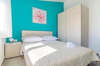 Family friendly apartments with a swimming pool Razanj, Rogoznica - 24214 - Ražanj - 3