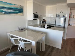 Ocean View - Alexandra Headlands Beachfront Unit - Alexandra Headland - 5