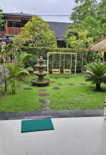 Suci's Friendly Garden Cottage - Montongbuwoh - 4