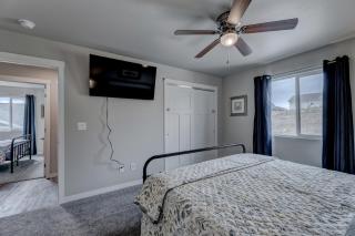5BR Home With A View & Game Room - 1