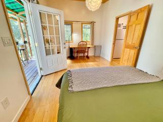 Comfy Studio near Trails & Beaches - - 6