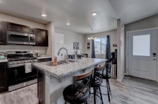 5BR Home With A View Game Room - 3