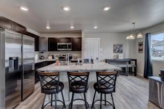 Backyard View Of Black Hills, Game Room, 5 Br's - Rapid City - 0