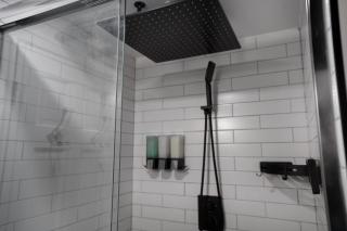 Old Town Gem with Modern Comforts & Ample Parking townhouse - Alexandria - 2