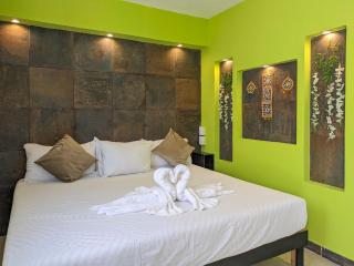 B4 Romantic Beachside Escape Ubud Theme Memory Foam King Bed Kitchen AC - Playa del Carmen - 2