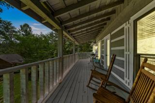 Romantic Log Cabin in Pigeon Forge - Fireplace, Hot Tub, Jacuzzi - Sevierville - 3