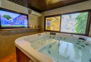 Haus Mit Integrierter Felswand Und Jacuzzi - Laroya - 0