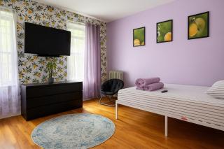 Lavender Queen Room Bright & Peaceful Stay in Central Harlem - New York - 0