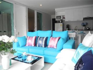 2 Bedrooms Beachfront Apartment in Patong - Patong - 4