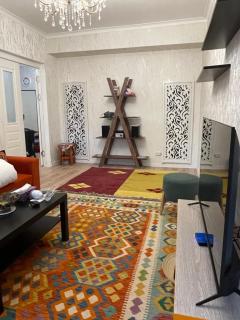 Central Apartment in Golden Square - Bishkek - 2