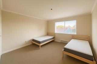 Spacious 2 Bedroom Apartment - Burlingame - 4