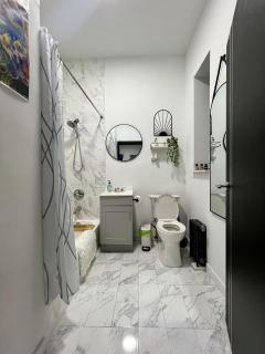 Steps from Everything - Modern Studio in Downtown's Union Square - New York - 3