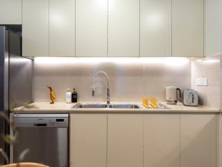 The Town Square Suite Luxury 2BR Near Qudra Lake - 3