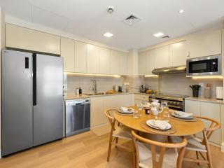 The Town Square Suite Luxury 2BR Near Qudra Lake - 2