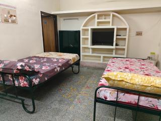 Maheshwara Home Stays - 9
