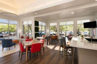 Hilton Garden Inn Tallahassee - Tallahassee - 1