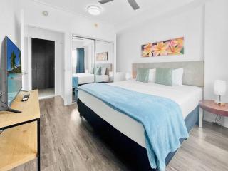 '12' Top Floor Esplanade Apartment 2Bdrm 2Bath - Cairns - 2