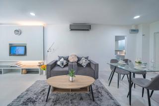 Kamala Natural Modern ApartmentHigh Speed WiFiBig Living Room - Kamala Beach - 0