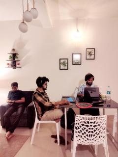 Nomad's Nest Backpackers Hostel - Guwahati - 4