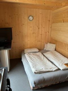 Geräumiges Tiny Haus für 1 bis 8 Personen mit Infrarotkabine - - 2