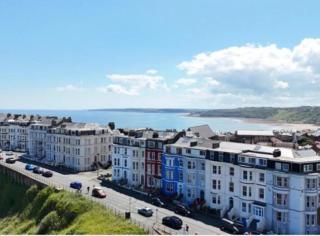 Sea Front Hideaway - Scarborough - 3