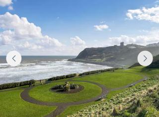 Sea Front Hideaway - Scarborough - 9
