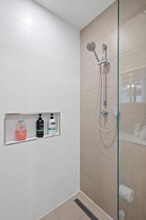 1001 Stunning City View 2BR Apt, Free Parking - 6
