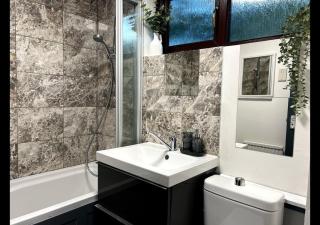 London Suburb Borehamwood - Borehamwood - 3