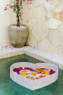 Canggu Private 2BR Pool Villa, High Ceilings, Designer Interior, 7 minutes Ride to the Beach - 3