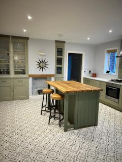 Lynwood House, private 5 bed 4 bath with large drive - Bratton - 8