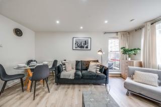 Canary Wharf O2 ExCel Flat with Parking & Balcony - 8