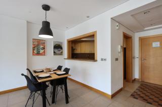 Spacious 1 BR in Shoreline Near Palm Mall - Dubai - 4