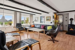 Holiday Apartment With Sea View, Near The Beach - - 5