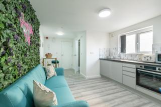 Modern & Spacious One Bedroom with Sofa Bed - Cardiff - 3