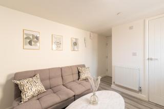 Cosy One Bedroom Apartment with Sofa Bed - Cardiff - 1