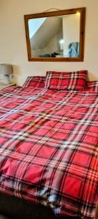 Your 4 Bedroom Townhouse - Superking Bed - Massive Television - 1