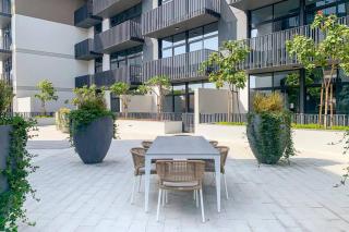 Amazing 1BR with Pool in JVC - 4