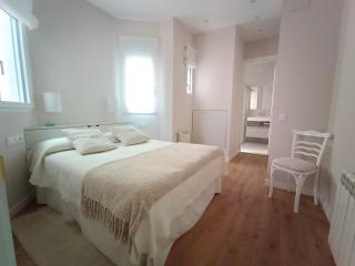 Piso reformado de 2 dormitorios y 2 baños - Madrid - 2