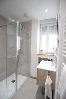 Les loges de Véro - Rez-de-chaussée - Parking privé - Garage vélo et moto - LOGEMENT NEUF - 5 couchages - 2 chambres - WIFI - Géré par Presta-Zen'Services - Thierville-sur-Meuse - 1