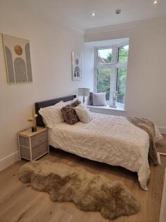 Stunning 3-bedroom, 2-bathroom, Garden & Hot Tub, West Kensington - Londra - 7